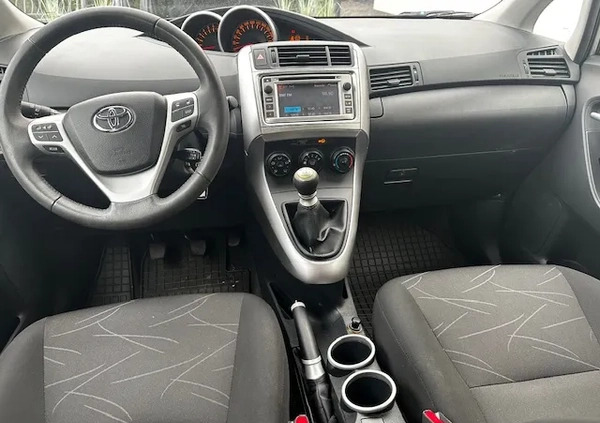 Toyota Verso cena 38800 przebieg: 62400, rok produkcji 2012 z Turek małe 232